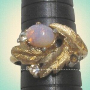 Vintage Opal Leaf Gold Tone Cocktail Ring Avon Size 7